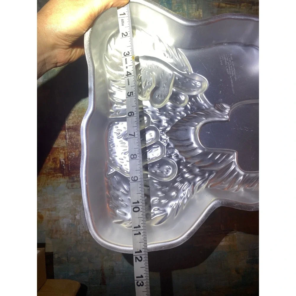 Vintage 1988 Wilton ALF Cake Pan Aluminum 2105-2705 80s Alien Thumbs‎ Up Retro